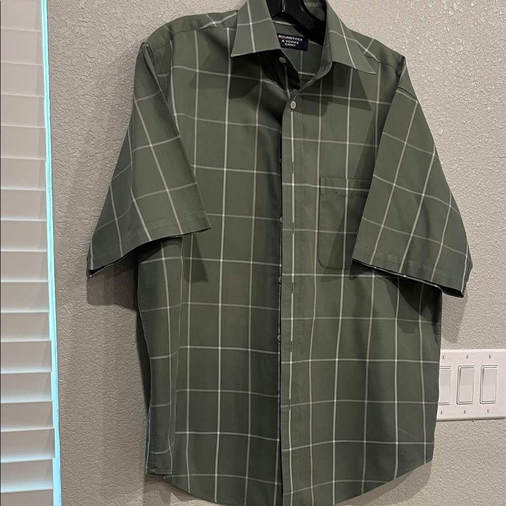 Roundtree & Yorke Green Plaid Button-Down Shirt